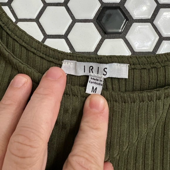 Iris ribbed tank top size medium - Picture 2 of 4